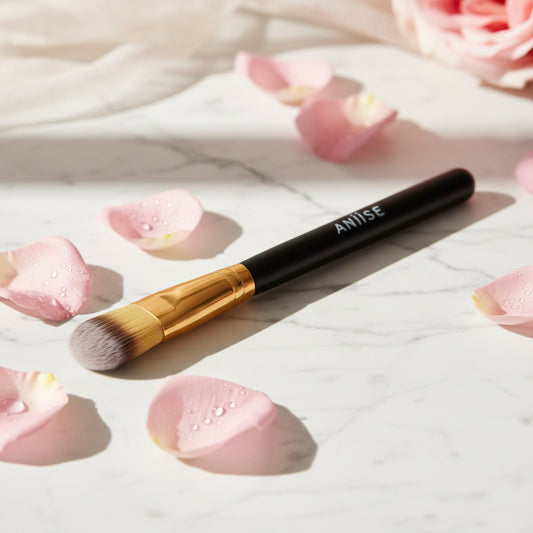 The Aniise Foundation Brush
